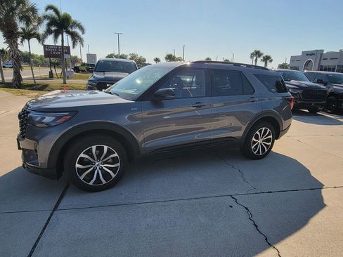 Used 2025 Ford Explorer ST-Line AWD/4WD image 1