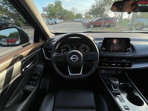 Used 2023 Nissan Rogue SV w/ SV Premium B Package image 12