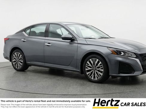 Used 2025 Nissan Altima 2.5 SV image 1