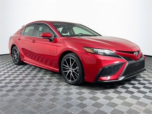 Used 2024 Toyota Camry SE image 7