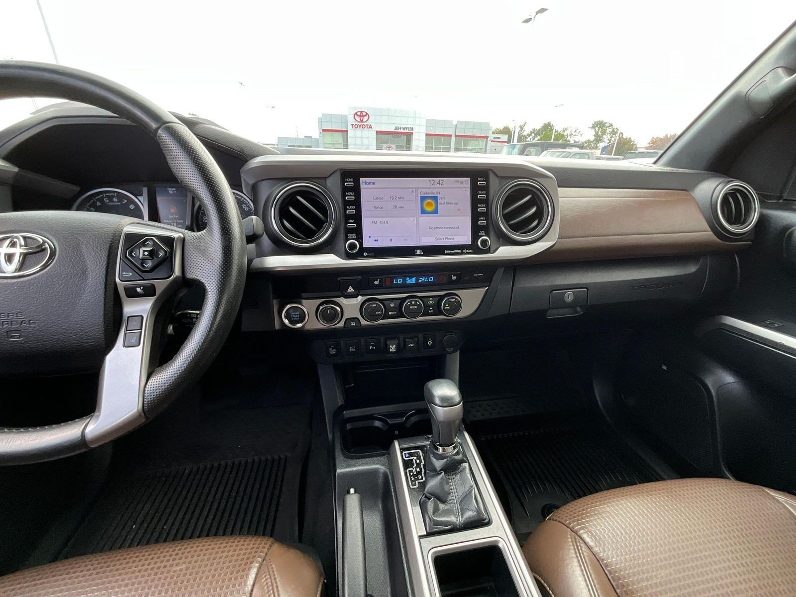Used 2021 Toyota Tacoma Limited AWD/4WD image 9
