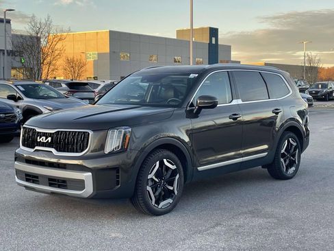 Used 2023 Kia Telluride EX image 25