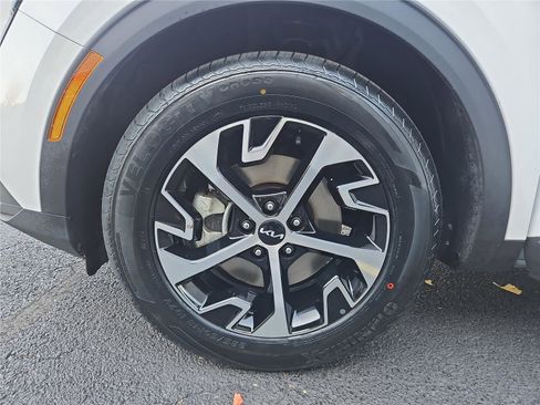 Certified 2023 Kia Sportage EX image 11