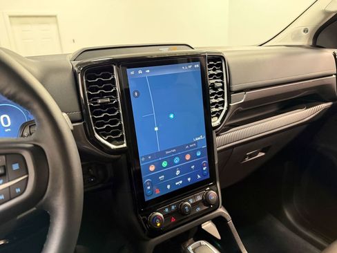 Used 2025 Ford Ranger Lariat w/ Advanced Towing Package image 79