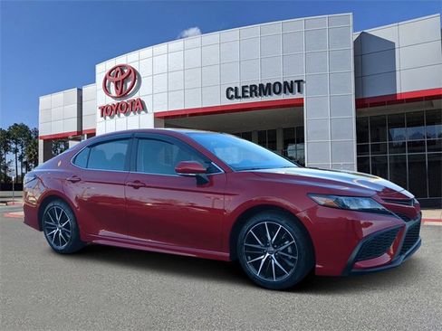 Certified 2023 Toyota Camry SE image 1