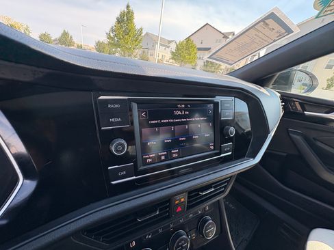 Used 2019 Volkswagen Jetta R-Line FWD image 12