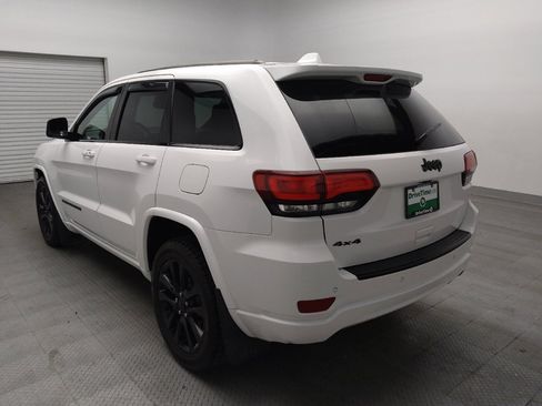 Used 2017 Jeep Grand Cherokee Altitude AWD/4WD image 5