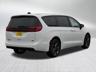 New 2026 Chrysler Pacifica Select video 2