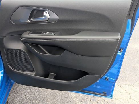 New 2026 Chrysler Pacifica Select image 34