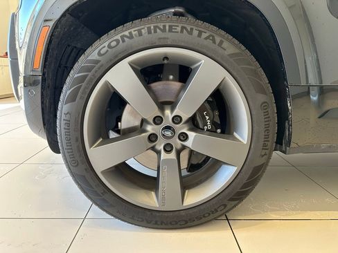 New 2025 Land Rover Defender 110 V8 AWD/4WD image 7