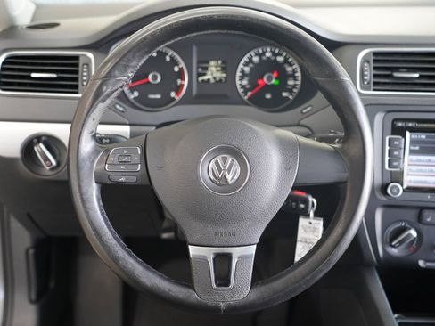 Used 2013 Volkswagen Jetta SE FWD image 12