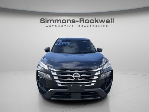 Used 2025 Nissan Rogue SV image 1