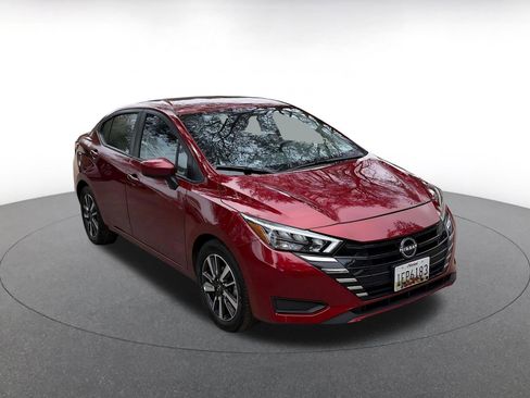 Used 2025 Nissan Versa SV image 1