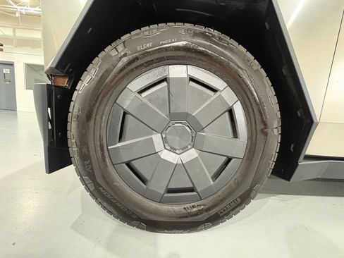 Used 2025 Tesla Cybertruck AWD Crew Cab image 52