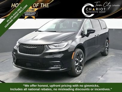 New 2026 Chrysler Pacifica Select w/ S Appearance Package