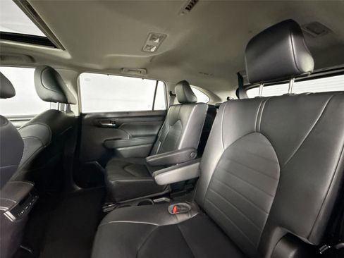Certified 2023 Toyota Highlander XLE image 33