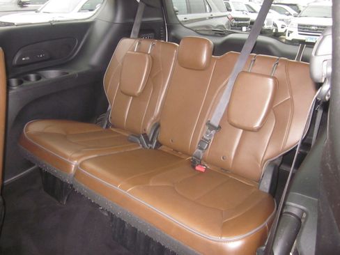 Used 2018 Chrysler Pacifica Limited image 10