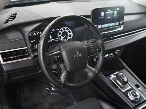 Used 2024 Mitsubishi Outlander SE AWD/4WD image 21