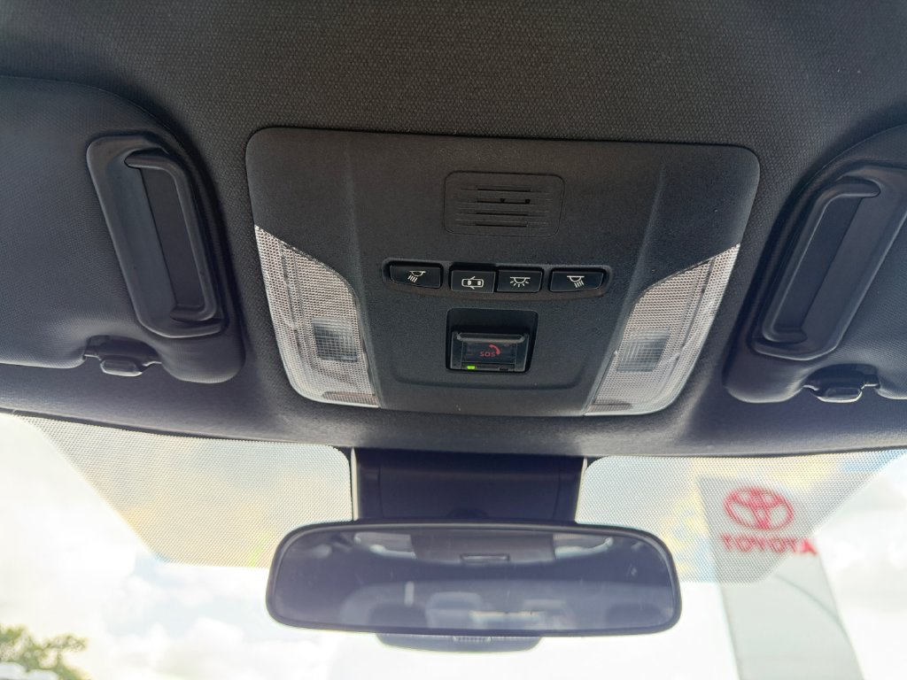 Used 2022 Toyota Corolla SE FWD image 39