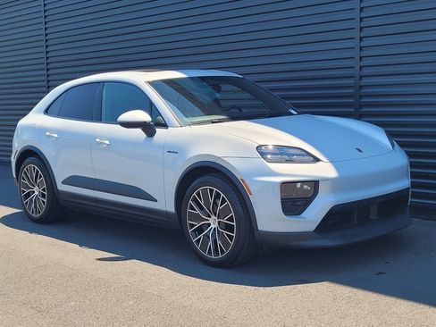 Certified 2025 Porsche Macan Electric RWD image 10