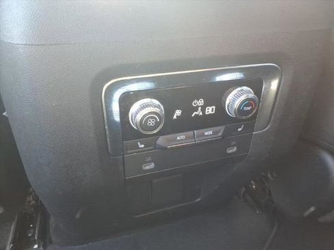 Used 2023 GMC Yukon SLT w/ SLT Luxury Package image 19