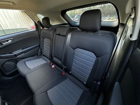 Used 2018 Ford Edge SE image 25