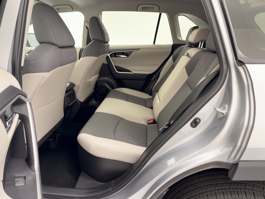 Used 2024 Toyota RAV4 XLE AWD/4WD image 25
