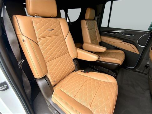 Used 2023 Cadillac Escalade ESV Premium Luxury AWD/4WD image 18