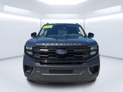 Used 2025 Ford Expedition Active RWD image 8