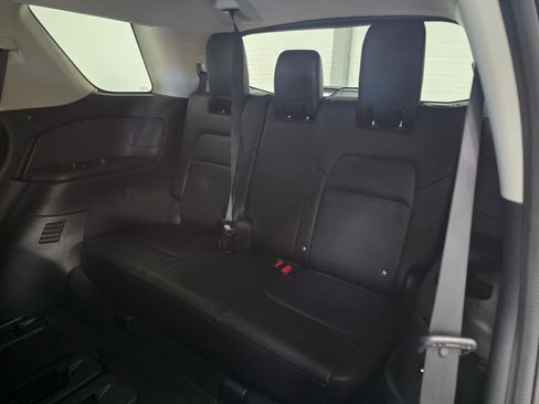 Used 2023 Nissan Pathfinder SL AWD/4WD image 19