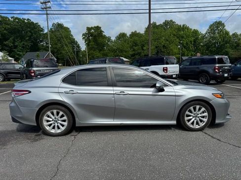 Used 2018 Toyota Camry LE FWD image 9