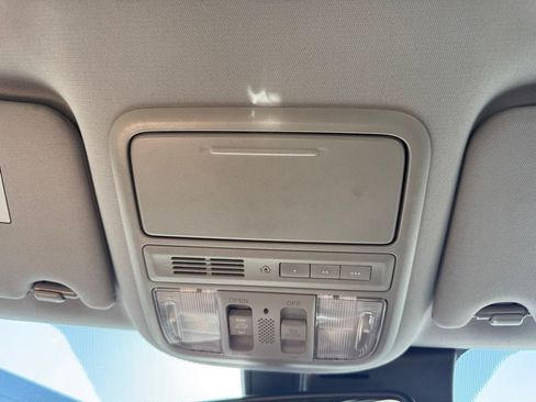 Used 2016 Honda Pilot Touring image 19