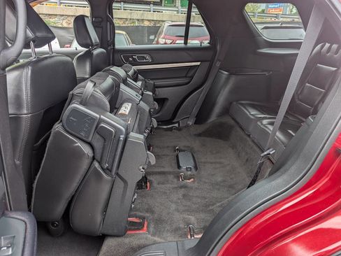 Used 2018 Ford Explorer XLT w/ Equipment Group 202A AWD/4WD image 25