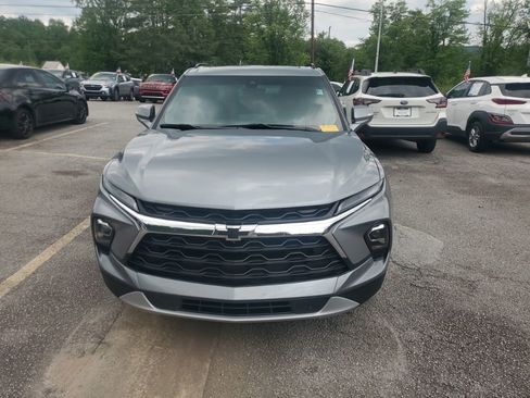 Used 2024 Chevrolet Blazer LT w/ Sound & Technology Package FWD image 3