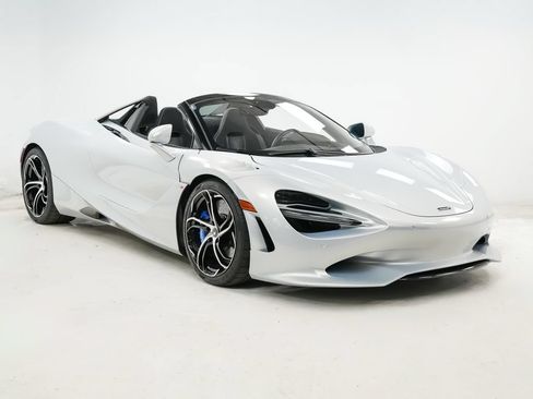 Used 2026 McLaren 750S Spider RWD image 8