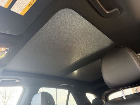 Used 2023 Mercedes-Benz GLE 350 4MATIC w/ AMG Line Exterior image 8