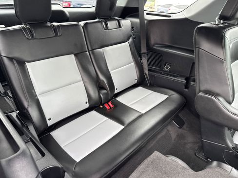 Certified 2022 Ford Explorer XLT w/ Equipment Group 202A image 20