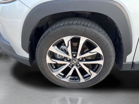 Used 2022 Toyota Corolla Cross XLE image 41