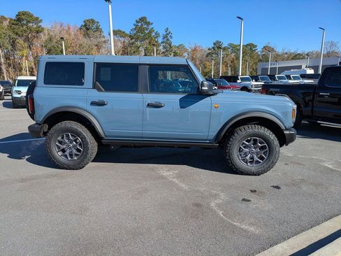 New 2025 Ford Bronco Badlands image 3