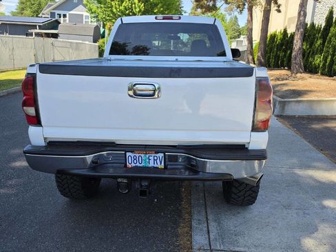 Used 2005 Chevrolet Silverado 2500 LS w/ Heavy-Duty Power Package AWD/4WD image 6