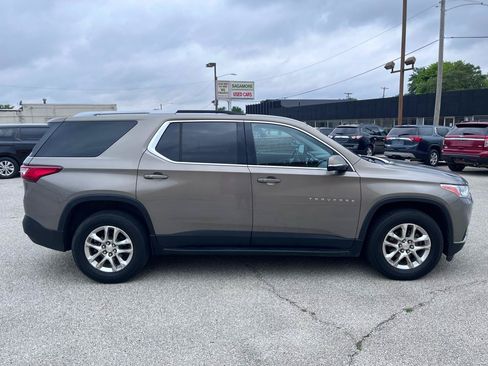 Used 2018 Chevrolet Traverse LT FWD image 2