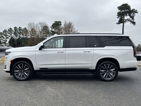 Used 2023 Cadillac Escalade ESV Sport Platinum image 7