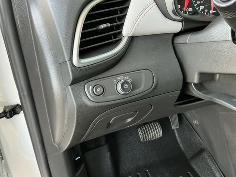 Used 2022 Chevrolet Trax LT w/ LT Convenience Package image 26