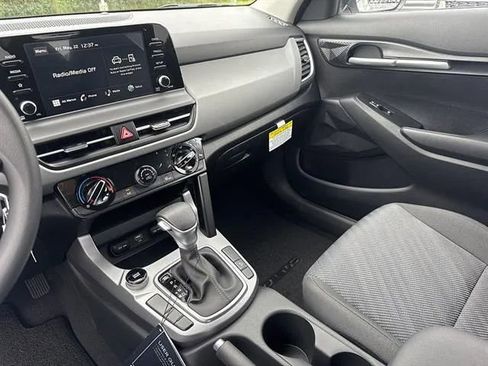 New 2026 Kia Seltos LX FWD image 11