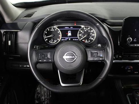 Certified 2025 Nissan Pathfinder SV FWD image 10