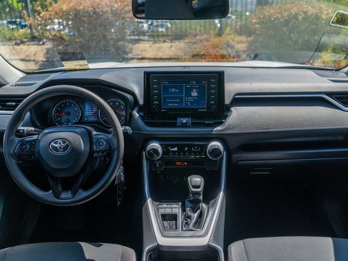 Used 2020 Toyota RAV4 LE w/ Carpet Mat Package FWD image 20