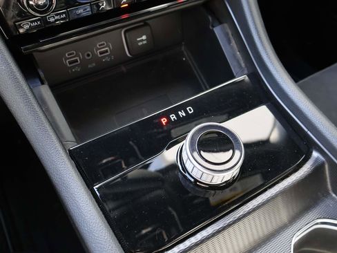 Used 2023 Jeep Grand Cherokee Altitude AWD/4WD image 13