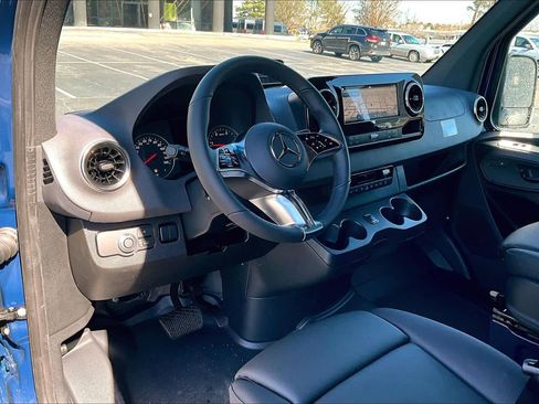 New 2025 Mercedes-Benz Sprinter 2500 image 9