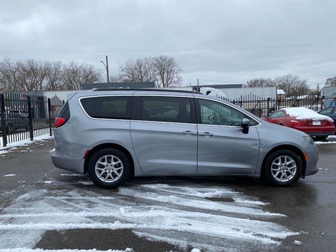 Used 2020 Chrysler Voyager Lxi image 5