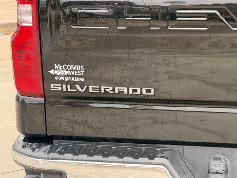 Used 2024 Chevrolet Silverado 1500 LT w/ Z71 Off-Road Package AWD/4WD image 10